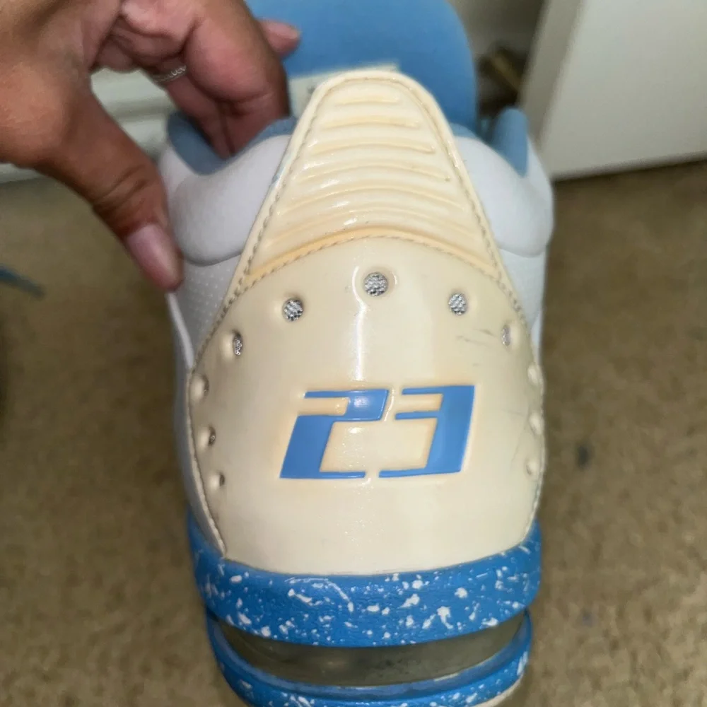 2010 Jordan 1 Fund 5/8th White and univeristy Blue